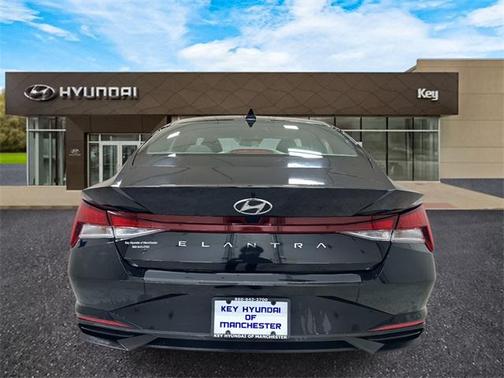 2022 Hyundai ELANTRA SE