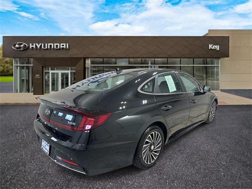 2023 Hyundai SONATA Hybrid Limited