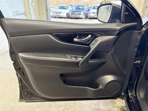 2022 Nissan Rogue Sport SV