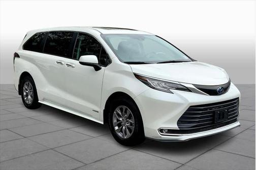 2021 Toyota Sienna XLE