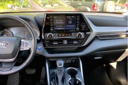 2022 Toyota Highlander Hybrid XLE