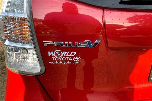 2013 Toyota Prius v Five