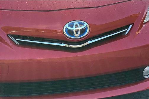 2013 Toyota Prius v Five
