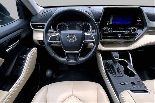 Moon Dust 2023 Toyota Highlander XLE
