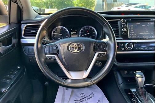 2019 Toyota Highlander SE
