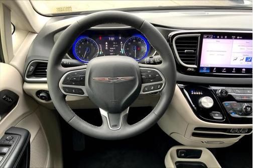 2023 Chrysler Pacifica Touring-L