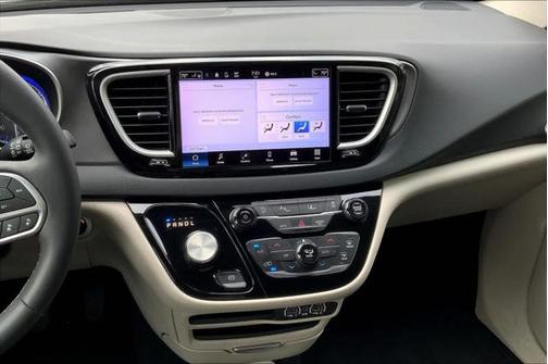 2023 Chrysler Pacifica Touring-L