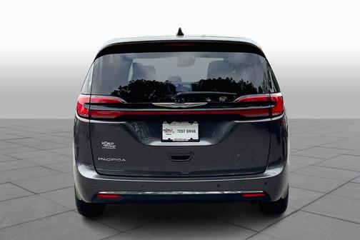 2023 Chrysler Pacifica Touring-L