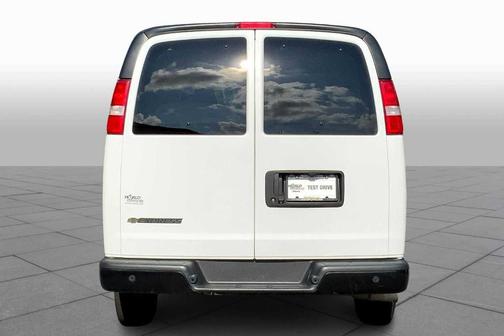 2022 Chevrolet Express 3500 LS
