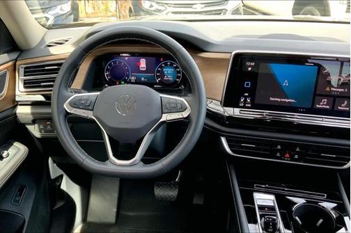 2024 Volkswagen Atlas 2.0T SE