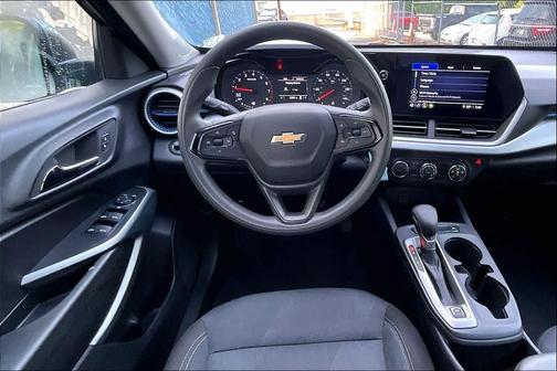 Mosaic Black Metallic 2025 Chevrolet Trax LS
