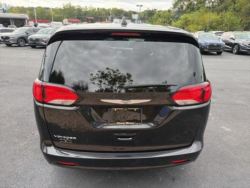 2022 Chrysler Voyager LX