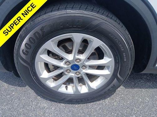 Oxford White 2020 Ford Escape SE