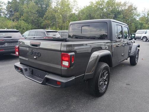 2025 Jeep Gladiator Sport S