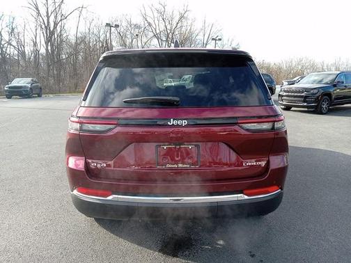 2025 Jeep Grand Cherokee Laredo