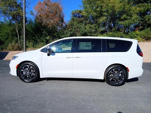 2026 Chrysler Pacifica L