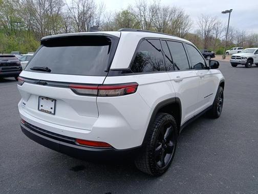 2022 Jeep Grand Cherokee Altitude