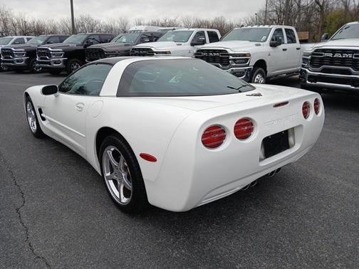 2004 Chevrolet Corvette Base
