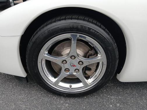 2004 Chevrolet Corvette Base