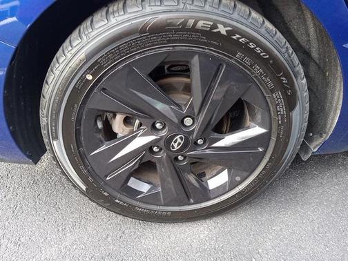 2022 Hyundai ELANTRA SEL