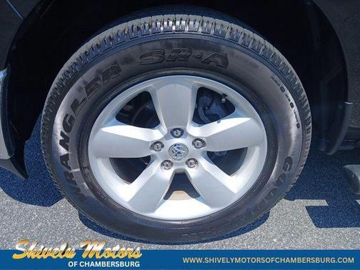 Diamond Black Crystal Pearlcoat 2024 RAM 1500 Tradesman