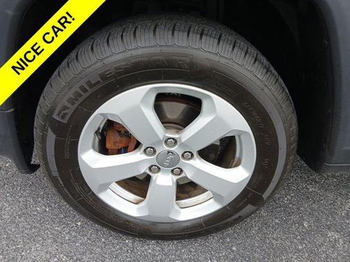 Diamond Black Crystal Pearlcoat 2019 Jeep Compass Latitude