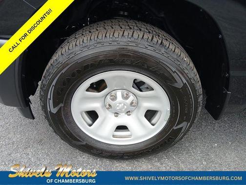 Diamond Black Crystal Pearlcoat 2025 RAM 1500 Tradesman