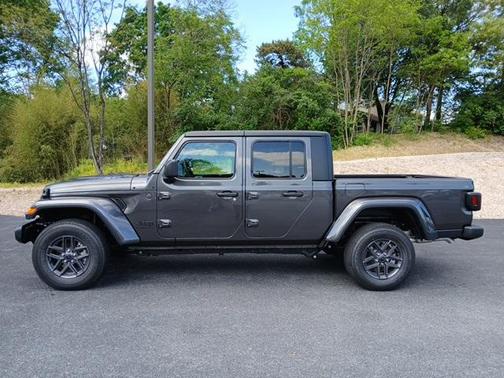2025 Jeep Gladiator Sport S
