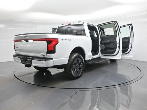 2025 Ford F-150 Lightning LARIAT