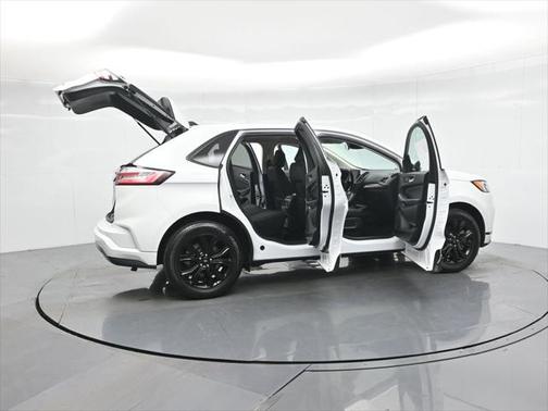 2023 Ford Edge SE