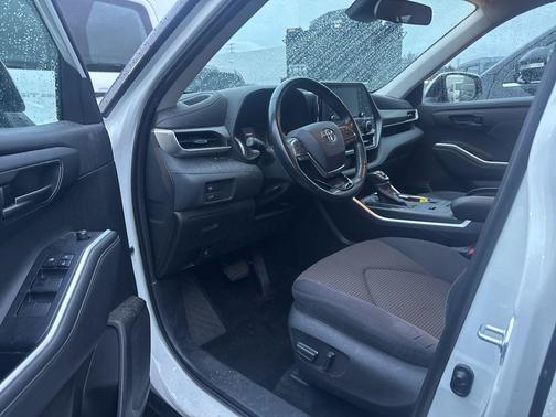 2021 Toyota Highlander LE