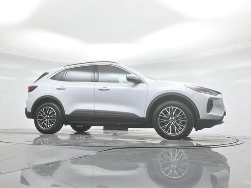 2025 Ford Escape PHEV SE