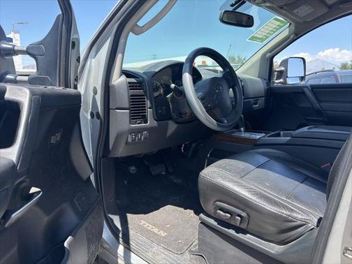 2010 Nissan Titan LE