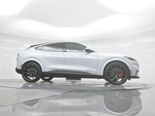 2022 Ford Mustang Mach-E Select