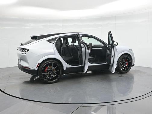 2022 Ford Mustang Mach-E Select