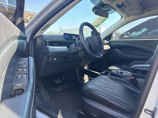2022 Ford Mustang Mach-E Select