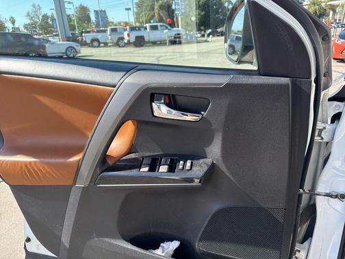 2016 Toyota RAV4 SE
