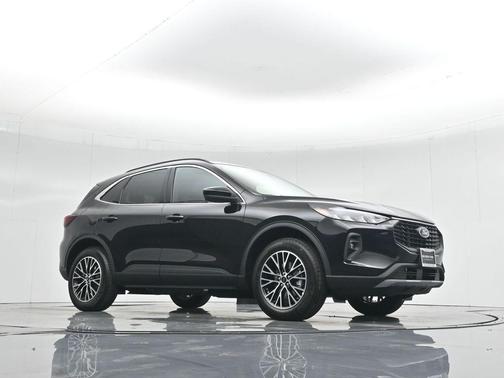 2025 Ford Escape PHEV SE