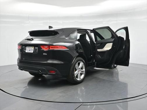 2017 Jaguar F-PACE 35t R-Sport