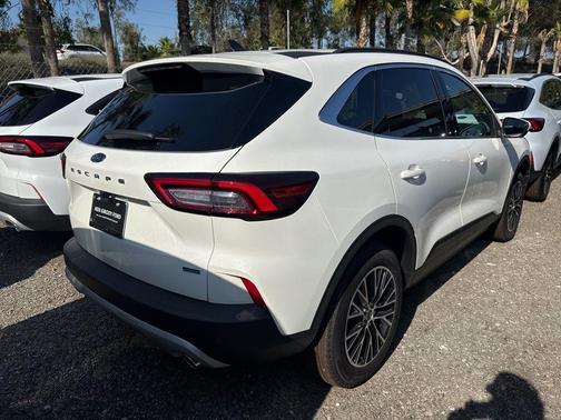 2025 Ford Escape PHEV SE