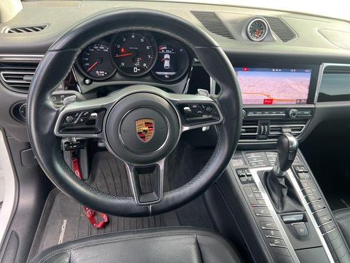 2021 Porsche Macan Base