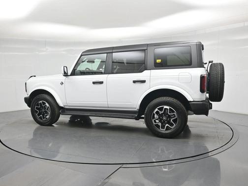 Oxford White 2026 Ford Bronco Outer Banks