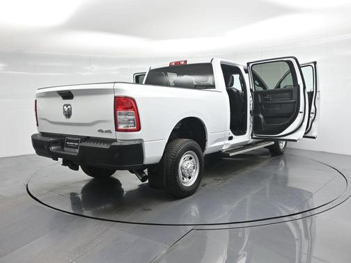 2022 RAM 2500 Tradesman Crew Cab 4x4 6'4' Box