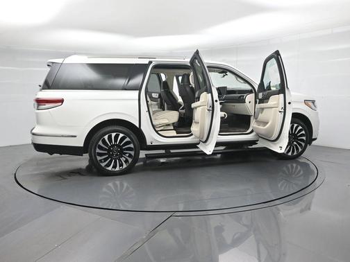 2022 Lincoln Navigator Black Label