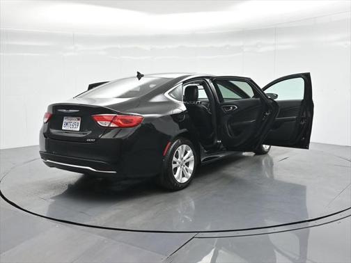 2017 Chrysler 200 Limited