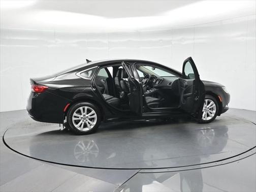 2017 Chrysler 200 Limited