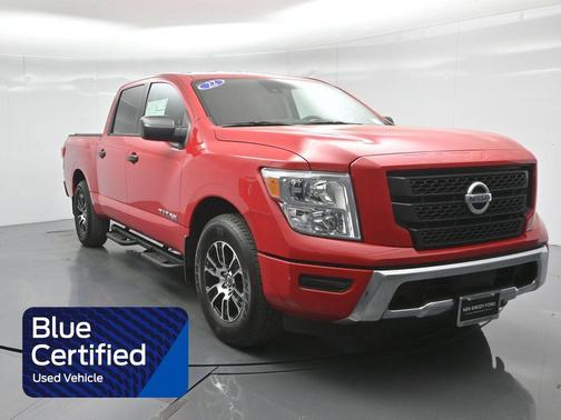 2022 Nissan Titan SV