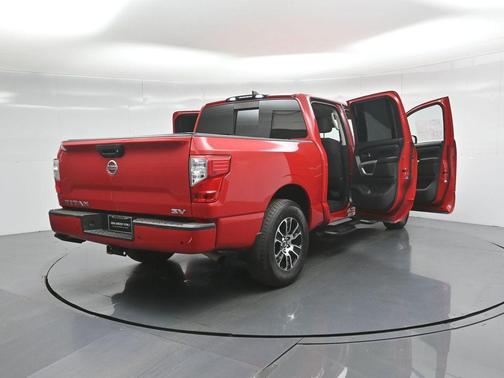 2022 Nissan Titan SV