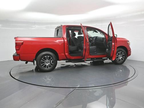 2022 Nissan Titan SV