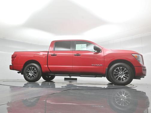 2022 Nissan Titan SV